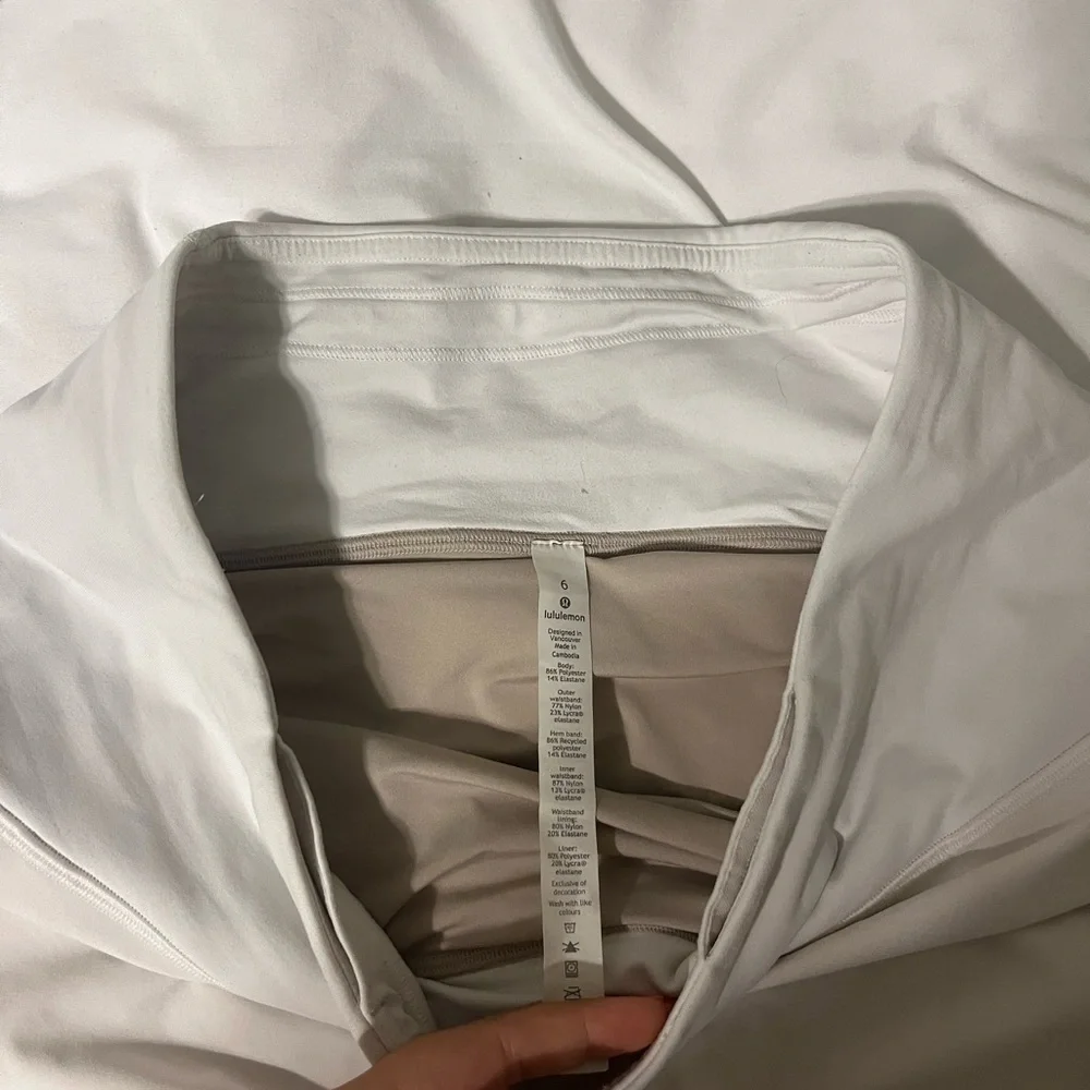 Lululemon size 6 high rise white shorts - Picture 3 of 4